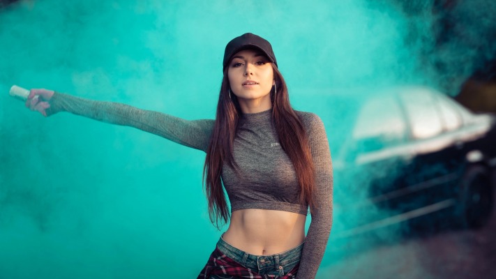 Eliza Wolniewicz. Desktop wallpaper