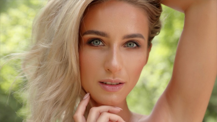 Cara Mell. Desktop wallpaper