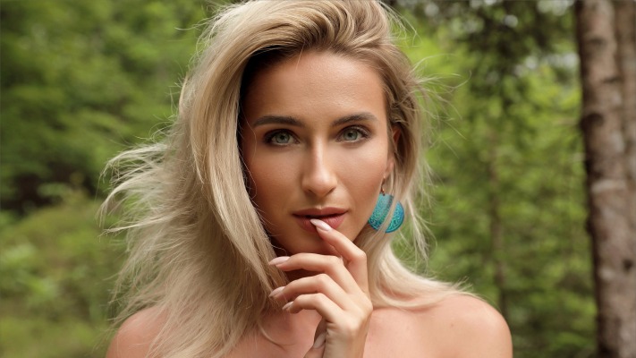 Cara Mell. Desktop wallpaper
