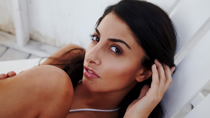 Nadia B. Desktop wallpaper