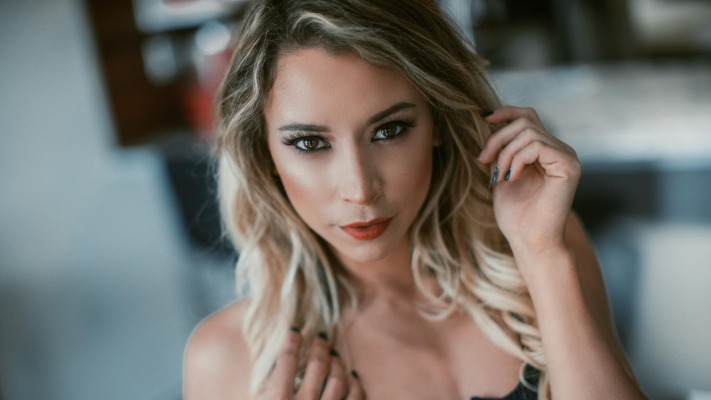 Samantha Mathias. Desktop wallpaper
