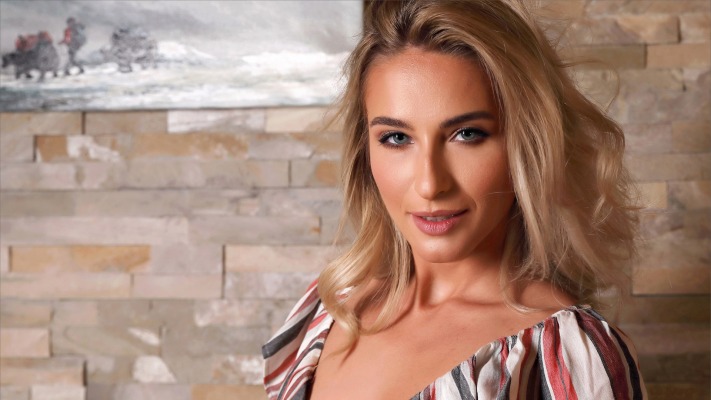 Cara Mell. Desktop wallpaper