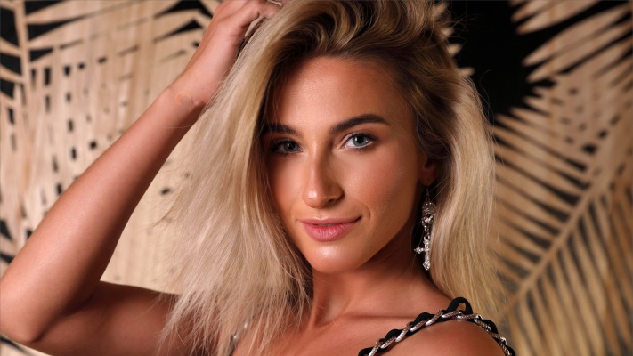 Cara Mell. Desktop wallpaper