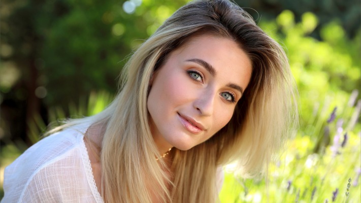Cara Mell. Desktop wallpaper