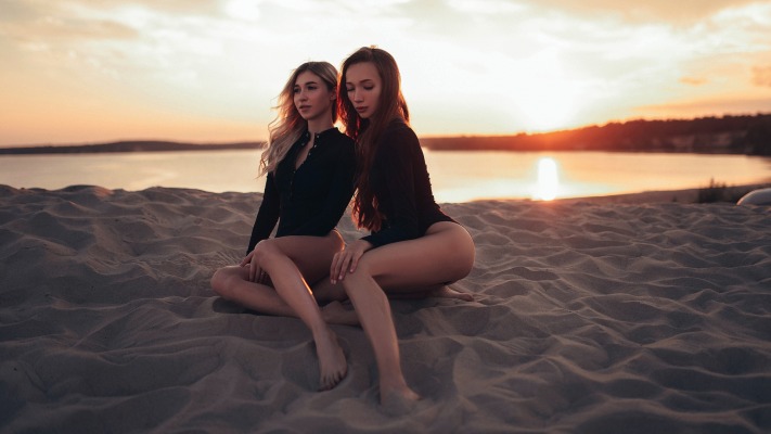 Girls. Desktop wallpaper