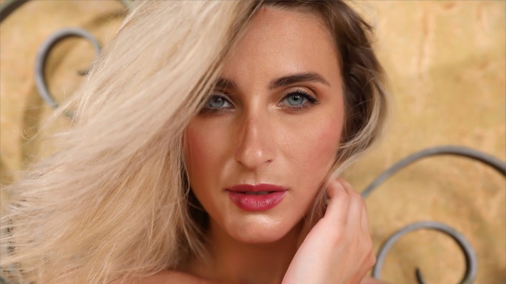 Cara Mell. Desktop wallpaper