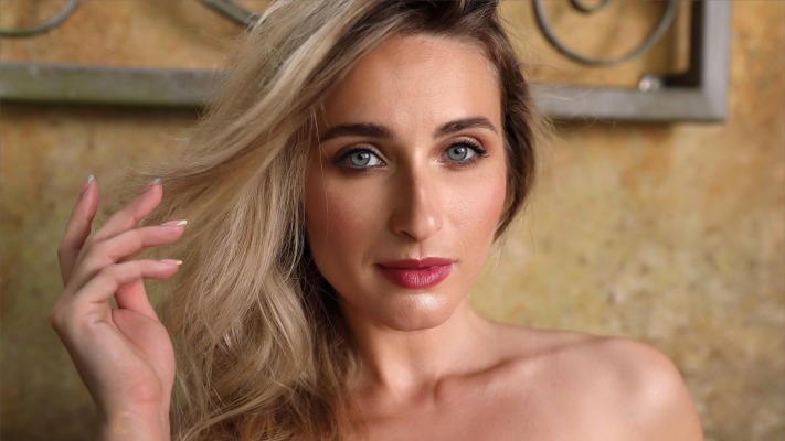 Cara Mell. Desktop wallpaper