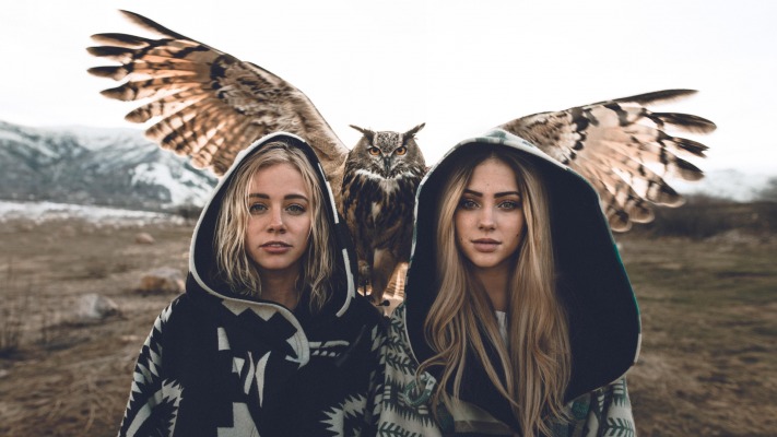Girls. Desktop wallpaper
