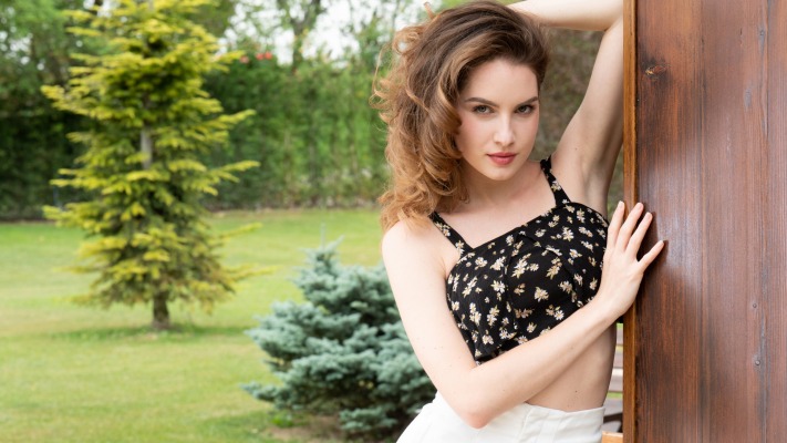 Guinevere Huney. Desktop wallpaper