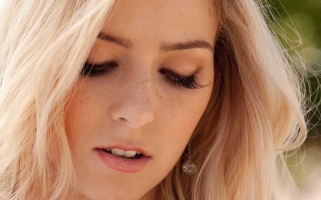 Abigaile Johnson. Desktop wallpaper