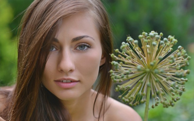 Michaela Isizzu. Desktop wallpaper