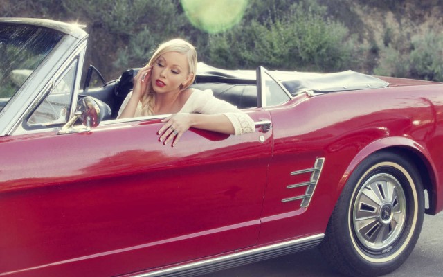 Brea Bennett. Desktop wallpaper