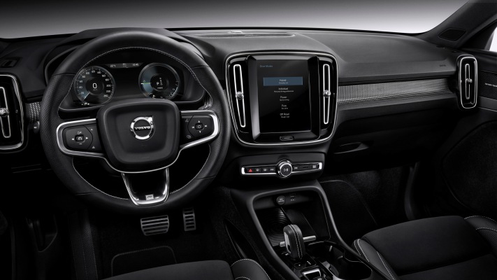 Volvo XC40 T5 Plug-in Hynrid 2018. Desktop wallpaper