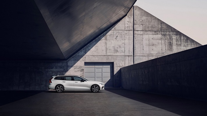 Volvo V60 R-Design 2019. Desktop wallpaper