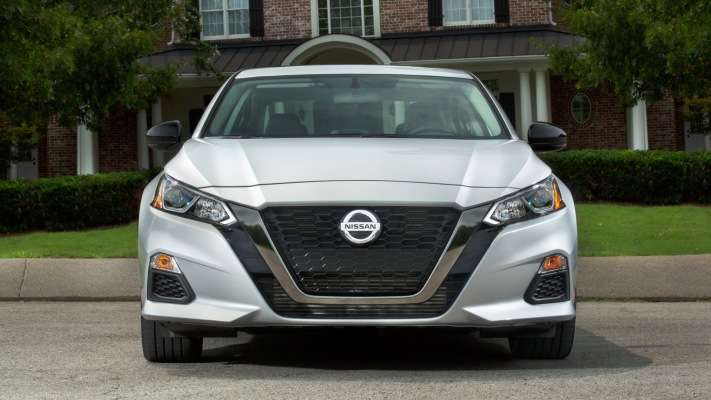 Nissan Altima 2019. Desktop wallpaper