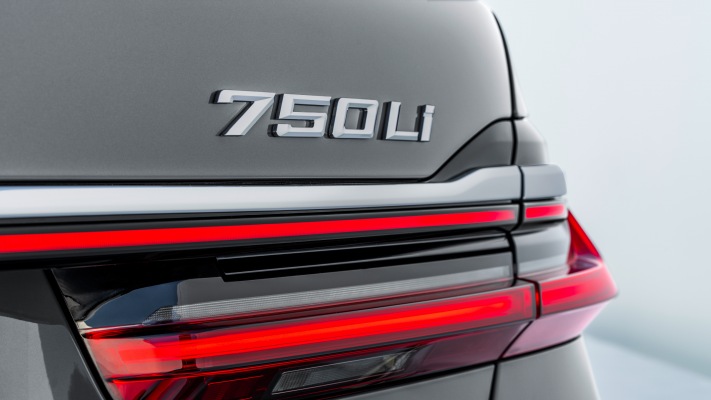 BMW 750Li 2020. Desktop wallpaper