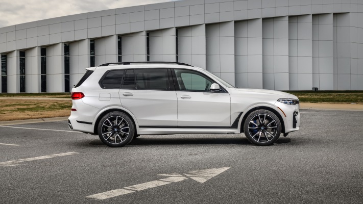 BMW X7 xDrive50i 2019. Desktop wallpaper