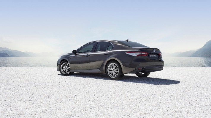 Toyota Camry Hybrid 2019. Desktop wallpaper