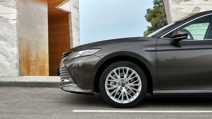 Toyota Camry Hybrid 2019. Desktop wallpaper
