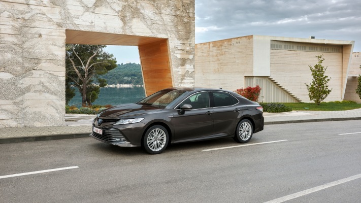 Toyota Camry Hybrid 2019. Desktop wallpaper