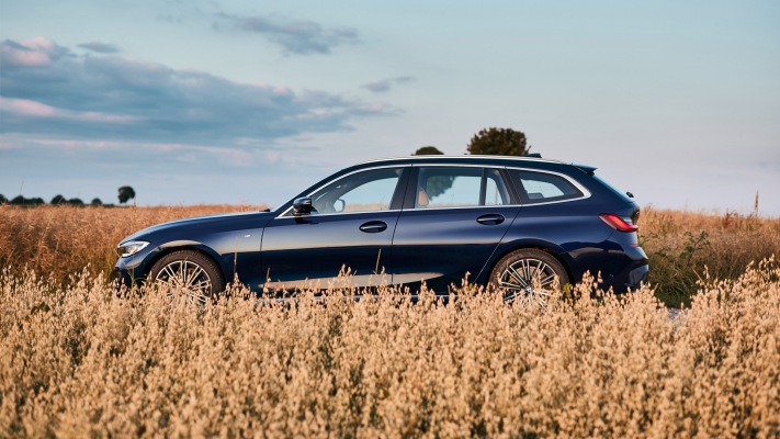 BMW 330d xDrive Touring 2020. Desktop wallpaper