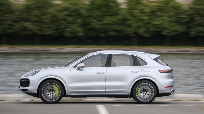 Porsche Cayenne Turbo S E-Hybrid 2020. Desktop wallpaper