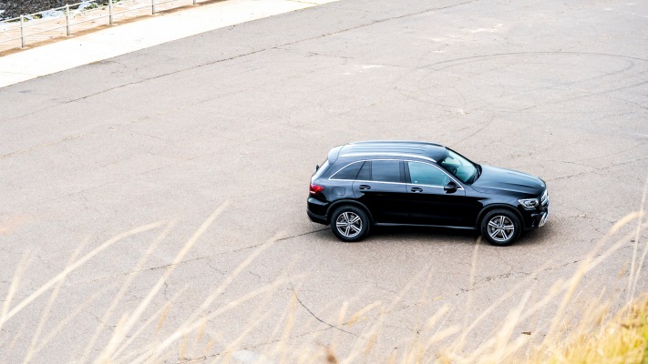 Mercedes-Benz GLC 220d 4MATIC UK Version 2019. Desktop wallpaper