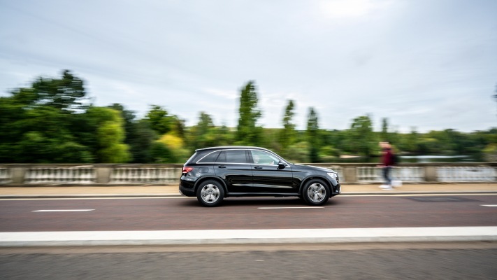 Mercedes-Benz GLC 220d 4MATIC UK Version 2019. Desktop wallpaper