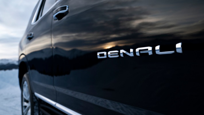 GMC Yukon Denali 2021. Desktop wallpaper