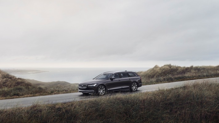 Volvo V90 T8 AWD Recharge 2020. Desktop wallpaper
