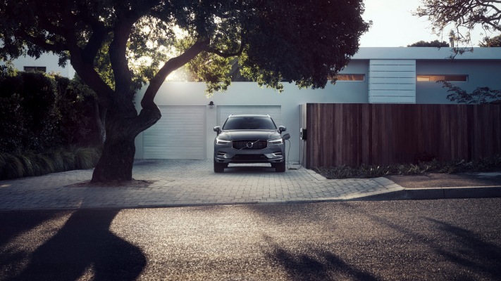 Volvo XC60 T8 AWD Recharge 2020. Desktop wallpaper
