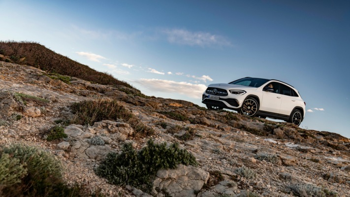 Mercedes-Benz GLA 250 4MATIC 2020. Desktop wallpaper