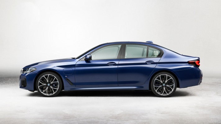 BMW 530e xDrive 2021. Desktop wallpaper