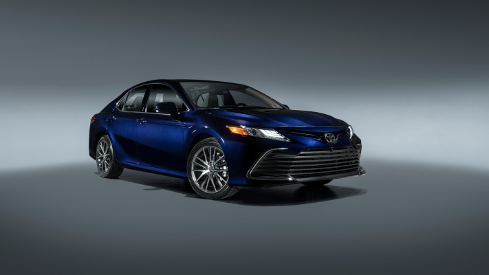 Toyota Camry XLE 2021. Desktop wallpaper