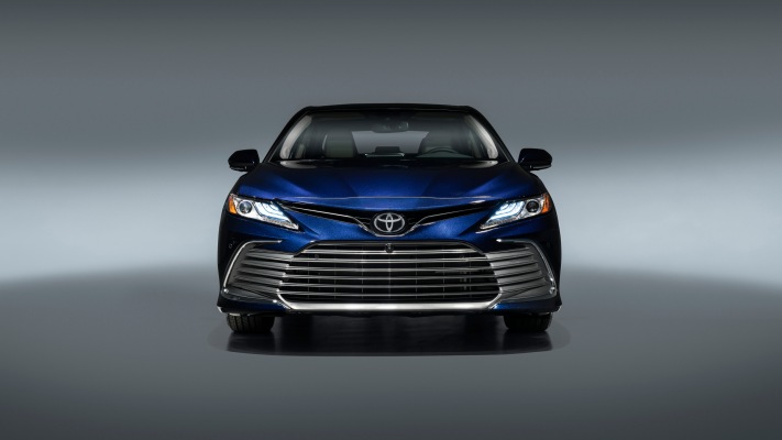 Toyota Camry XLE 2021. Desktop wallpaper