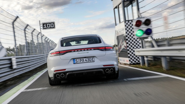 Porsche Panamera 4S E-Hybrid 2021. Desktop wallpaper