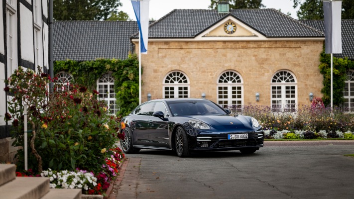 Porsche Panamera Turbo S Executive 2021. Desktop wallpaper