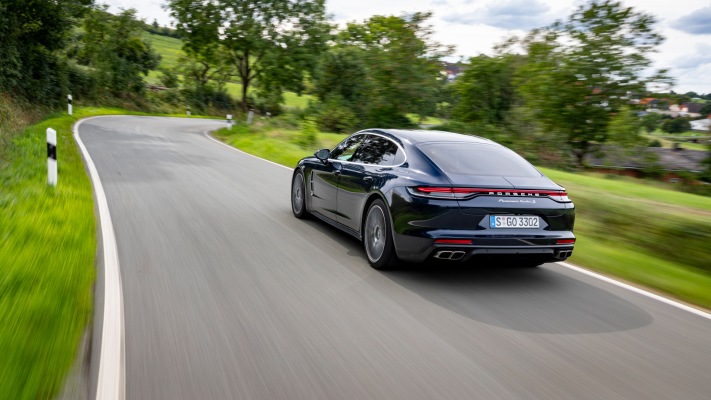 Porsche Panamera Turbo S Executive 2021. Desktop wallpaper