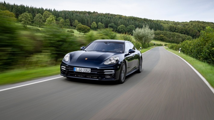 Porsche Panamera Turbo S Executive 2021. Desktop wallpaper