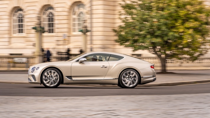 Bentley Continental GT Mulliner 2020. Desktop wallpaper