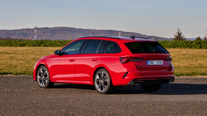 Skoda Octavia vRS Combi 2021. Desktop wallpaper