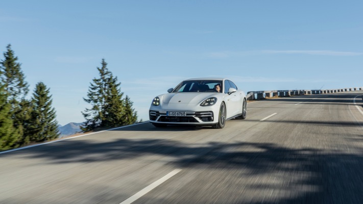 Porsche Panamera Turbo S E-Hybrid 2021. Desktop wallpaper