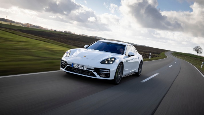 Porsche Panamera Turbo S E-Hybrid 2021. Desktop wallpaper