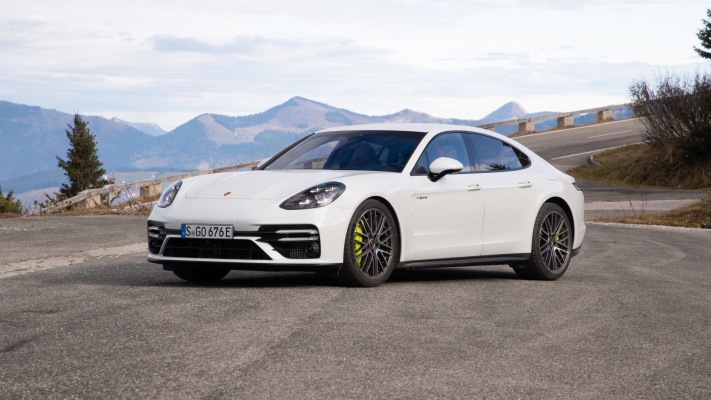 Porsche Panamera Turbo S E-Hybrid 2021. Desktop wallpaper