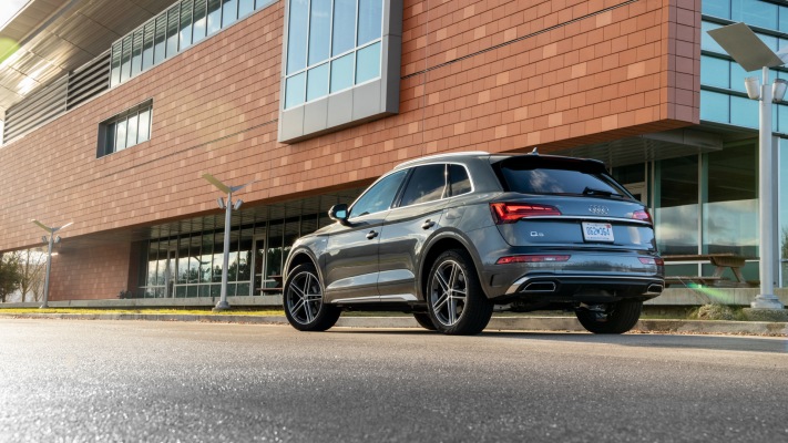 Audi Q5 55 TFSI e quattro USA Version 2021. Desktop wallpaper