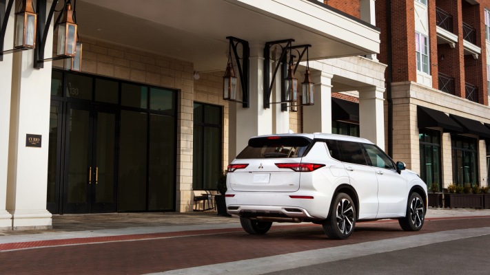 Mitsubishi Outlander 2021. Desktop wallpaper