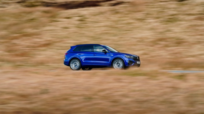Volkswagen Touareg R eHybrid UK Version 2021. Desktop wallpaper