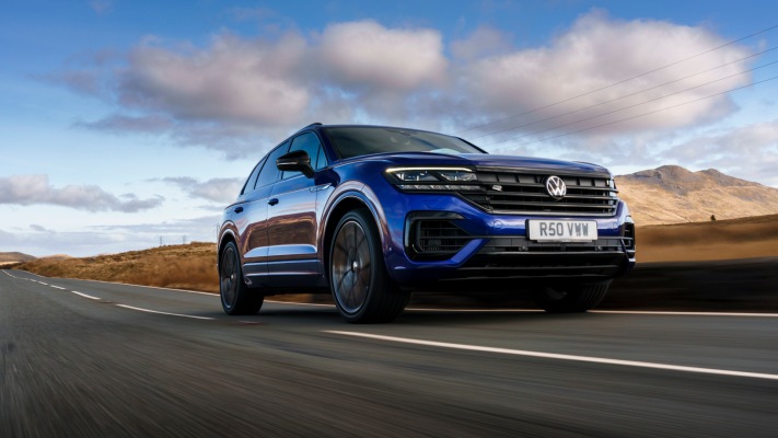 Volkswagen Touareg R eHybrid UK Version 2021. Desktop wallpaper