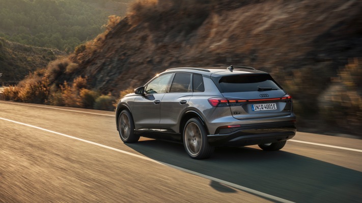 Audi Q4 e-tron 2022. Desktop wallpaper