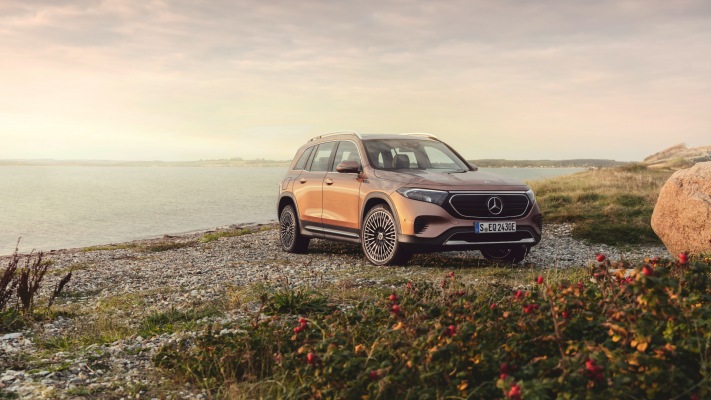 Mercedes-Benz EQB 350 4MATIC 2022. Desktop wallpaper